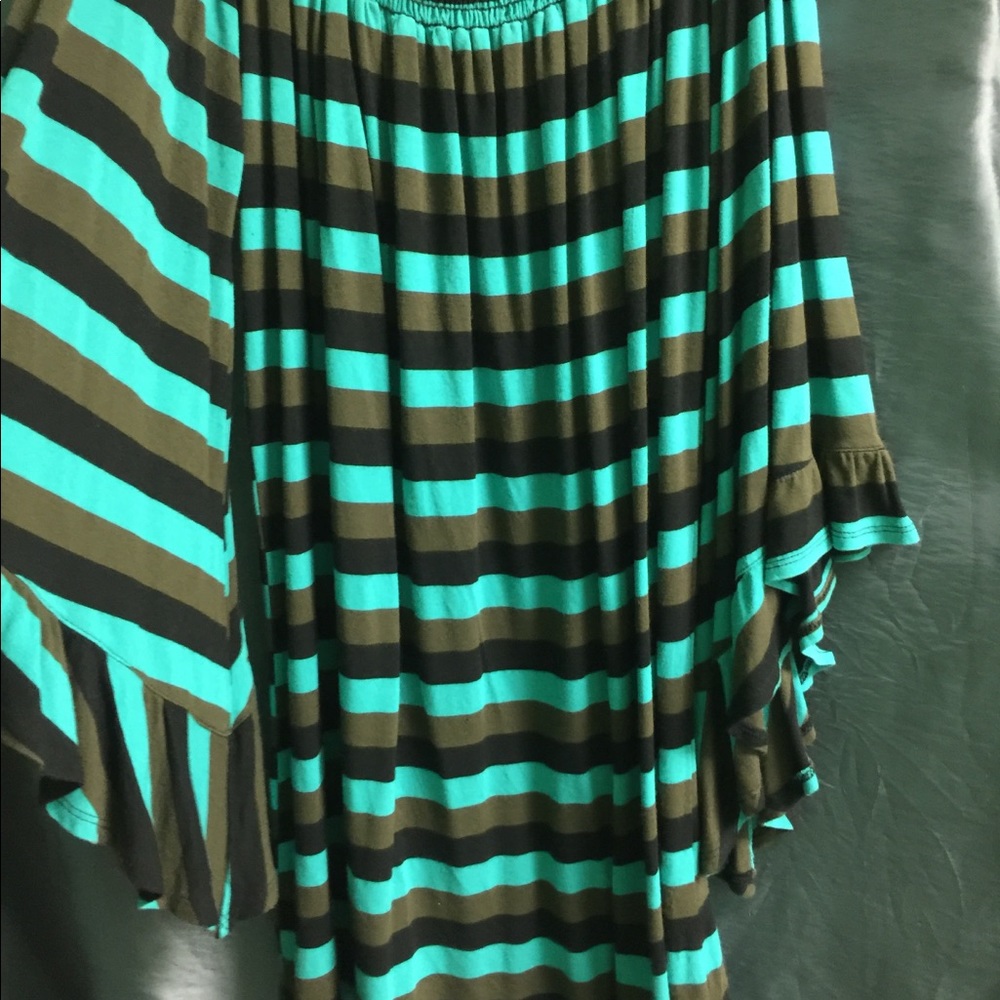 Off shoulder bold striped tunic.